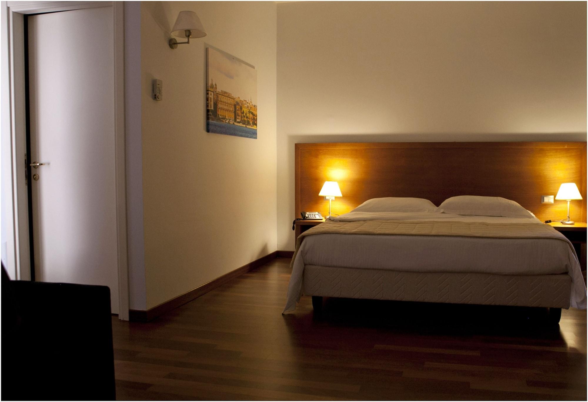 Hotel Tiziano Trapani Buitenkant foto