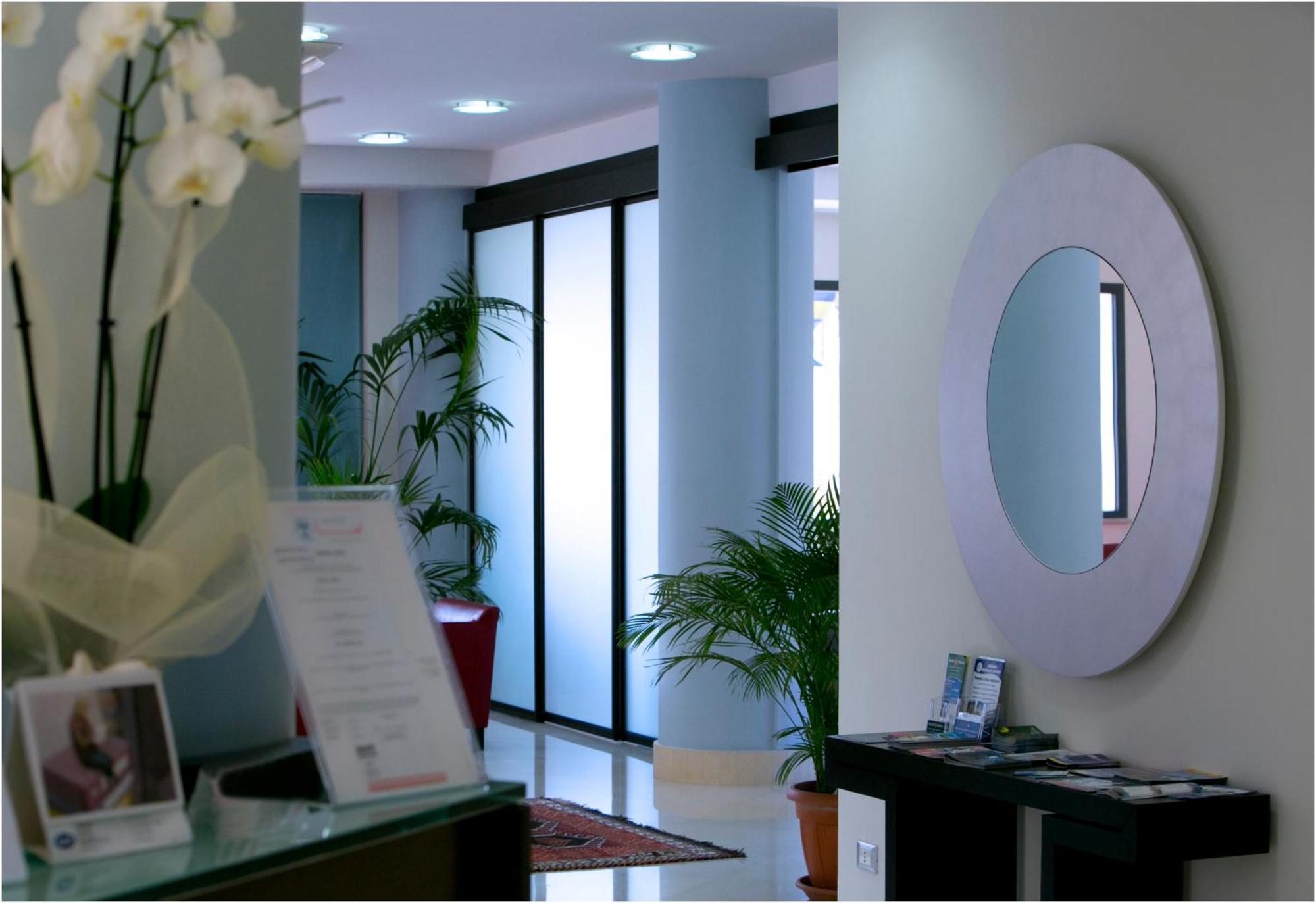 Hotel Tiziano Trapani Buitenkant foto